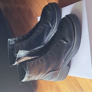 Black madden girl boots, size 10, great condition,  worn a few times, No Laces.
